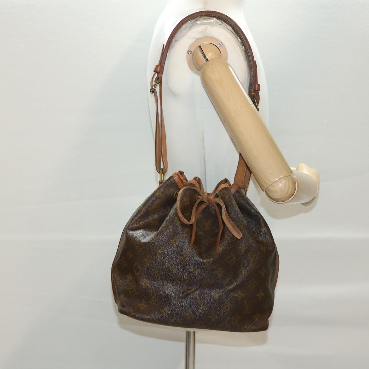 LOUIS VUITTON Monogram Petit Noe Shoulder Bag M42226 LV 40073