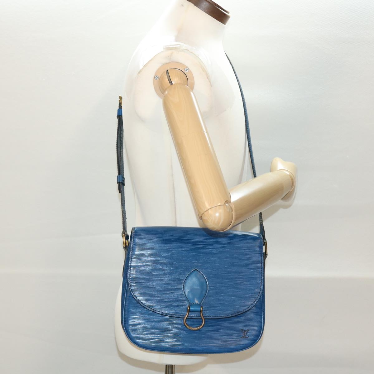 LOUIS VUITTON Epi Saint Cloud GM Shoulder Bag Blue M52195 LV 40302