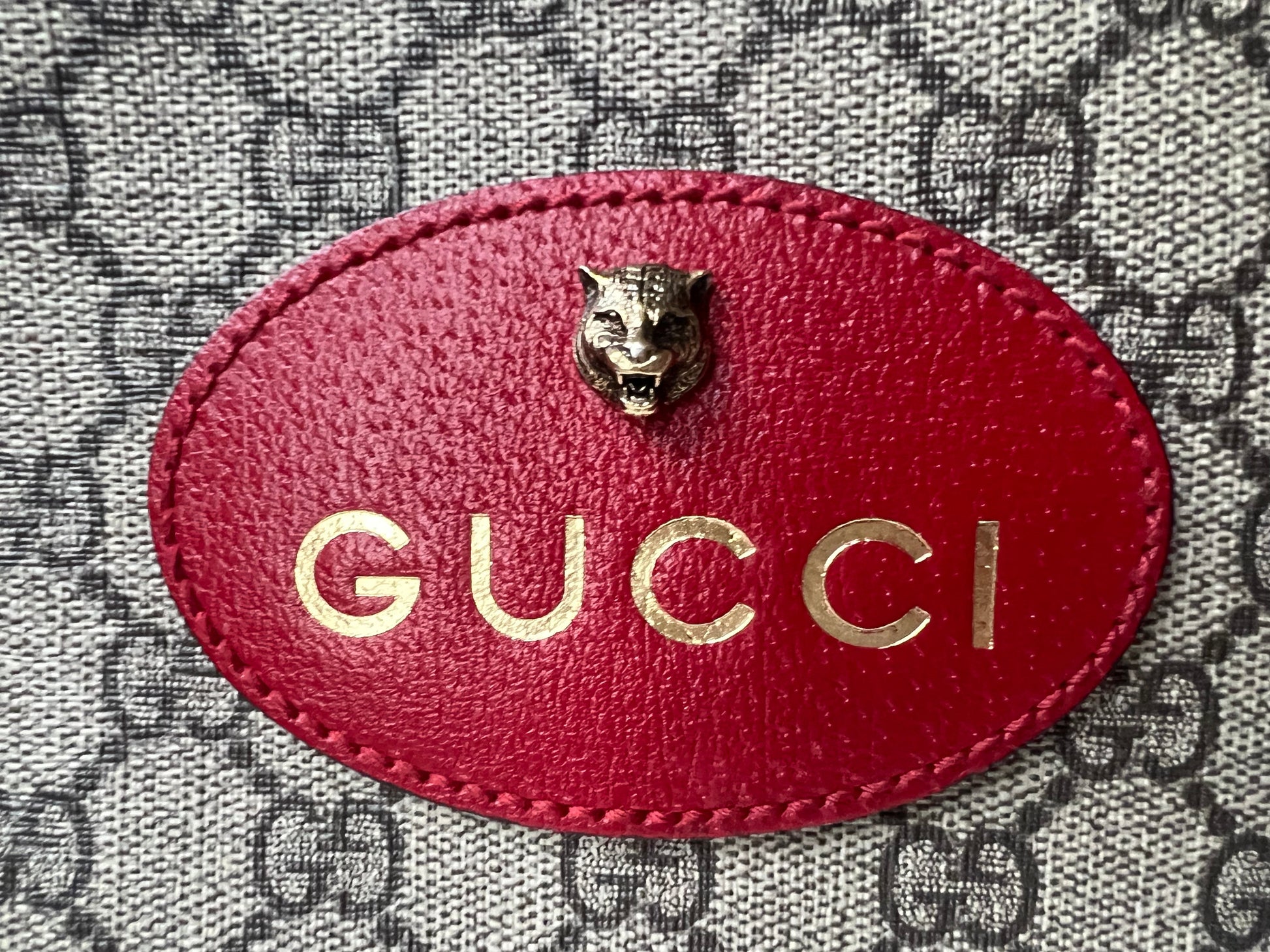 Gucci Neo GG Supreme Messenger Bag (RRP £1060)