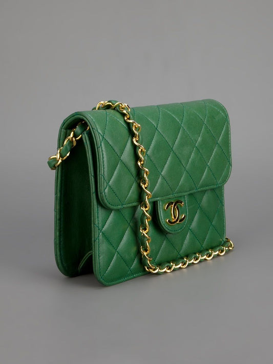 Chanel Classic Clutch Witch Chain  CWC Caviar Green SiLouis Vuittoner-Toned