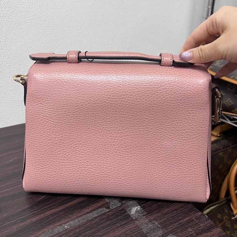 Gucci Leather Chain Crossbody Style 2