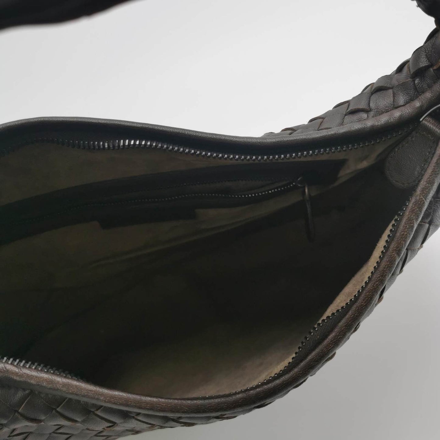 Bottega Veneta Intrecciato Hobo Bag Medium Dark Chocolate Brown Lambskin leather 40cm