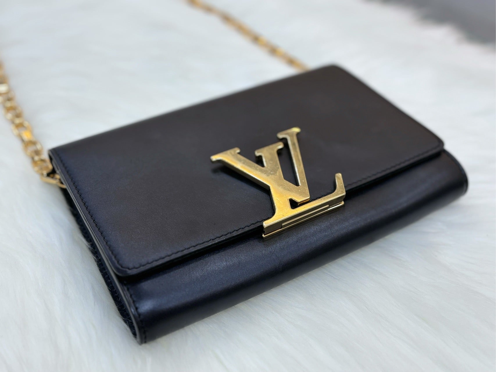 LOUIS VUITTON<br>Shoulder Bag
