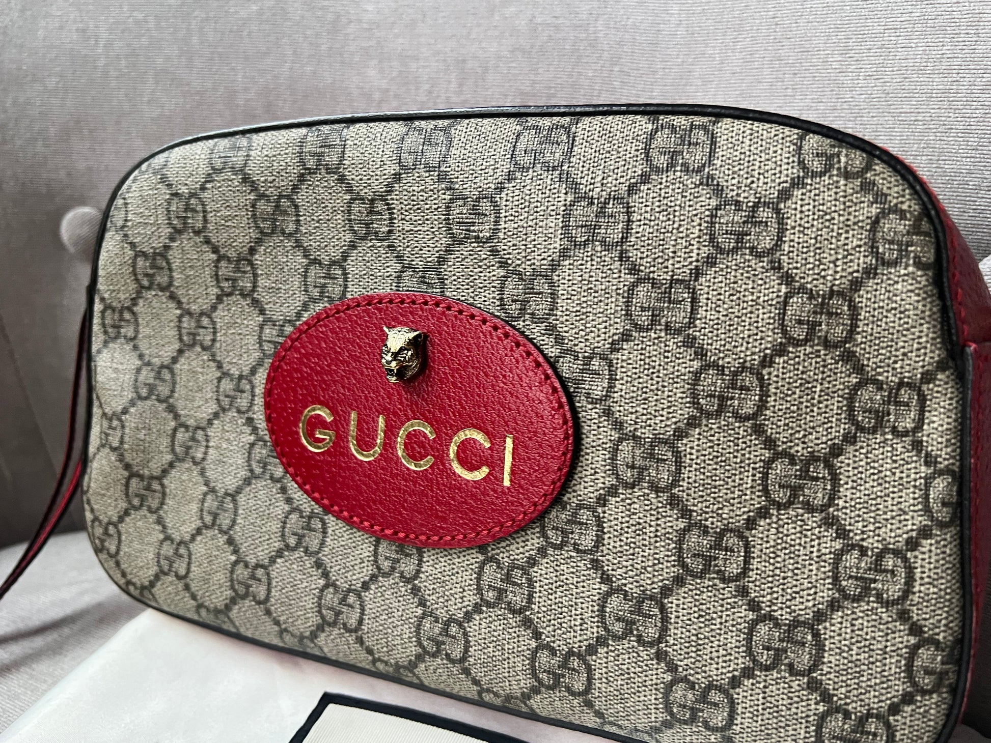 Gucci Neo GG Supreme Messenger Bag (RRP £1060)