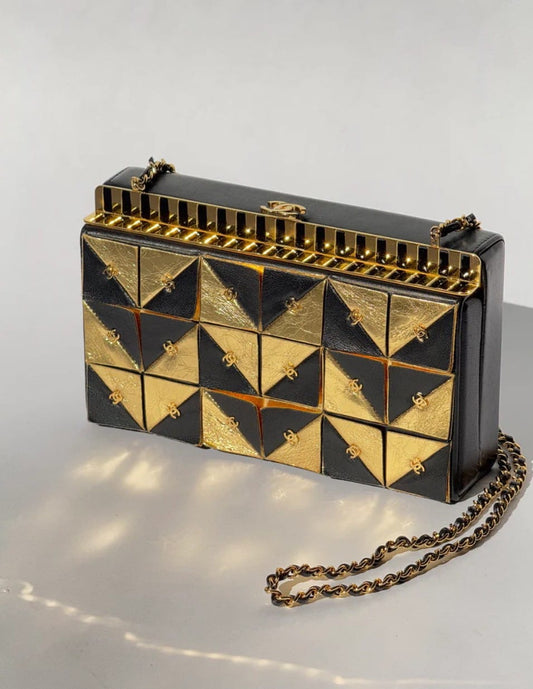 Chanel 19A Egypt Gold MinaudiÃ¨re