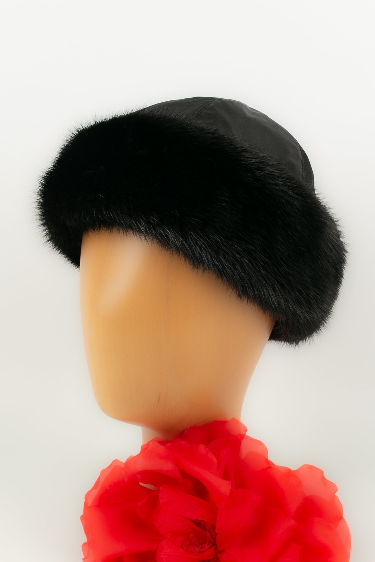 Chapeau en fourrure Prada Luxury Handbag