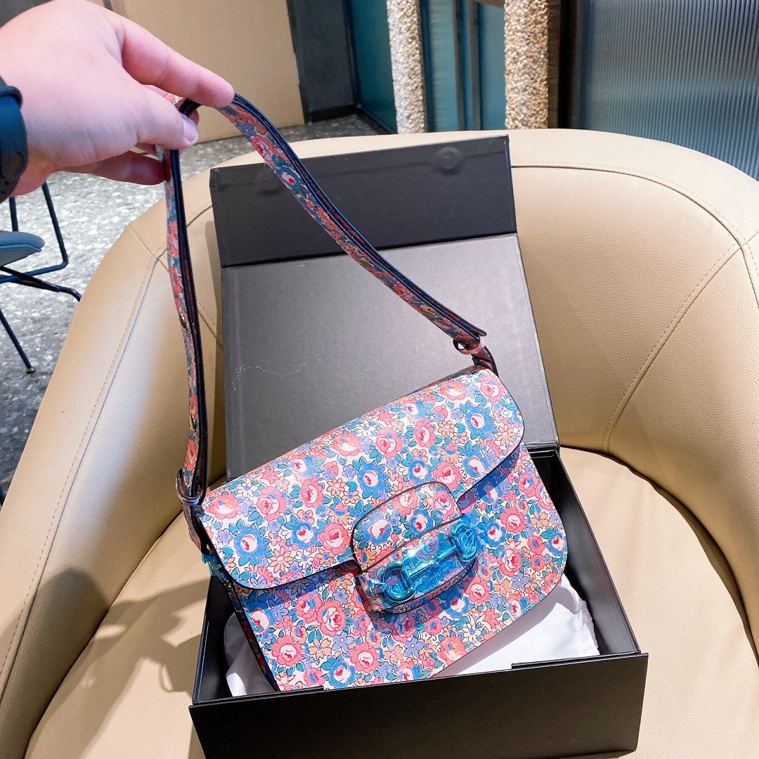 Gucci Arrival Handbag Style 42