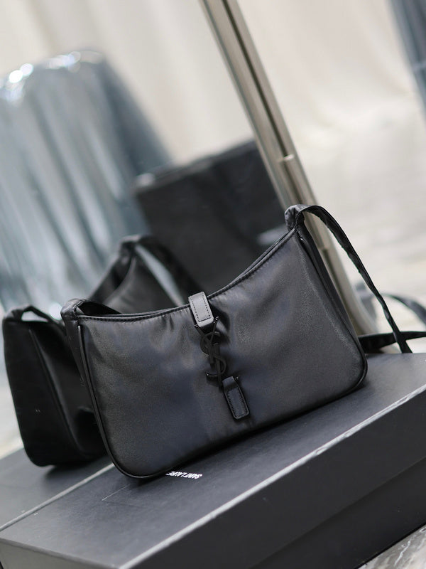 Yves Saint Laurent - Bags