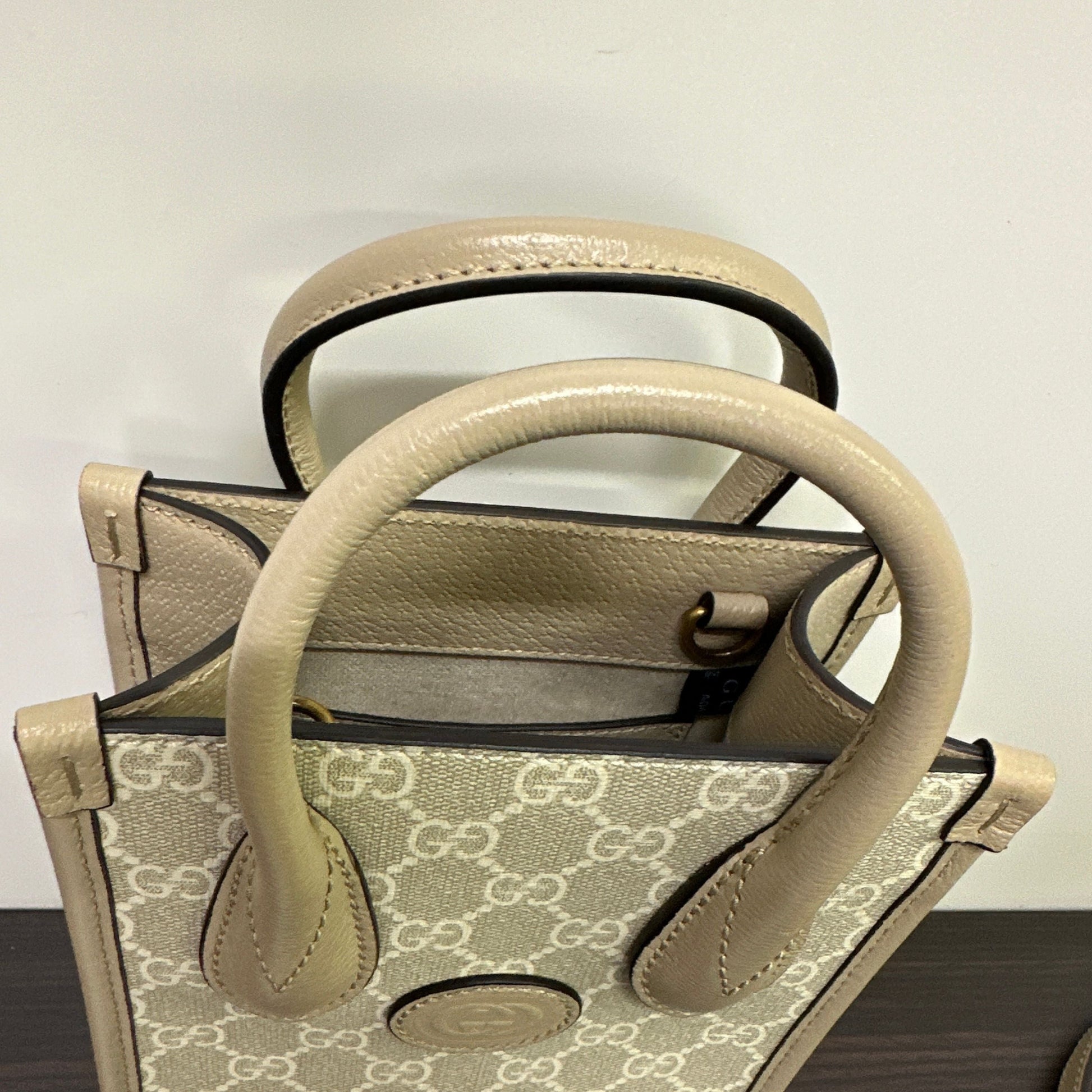 Gucci GG Supreme Handbag Beige Plastic LB121136