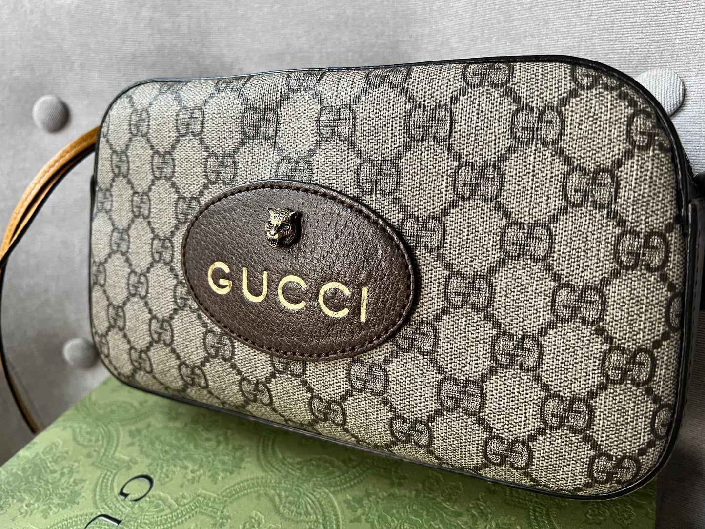 Gucci Neo GG Supreme Messenger Bag (RRP £1060)