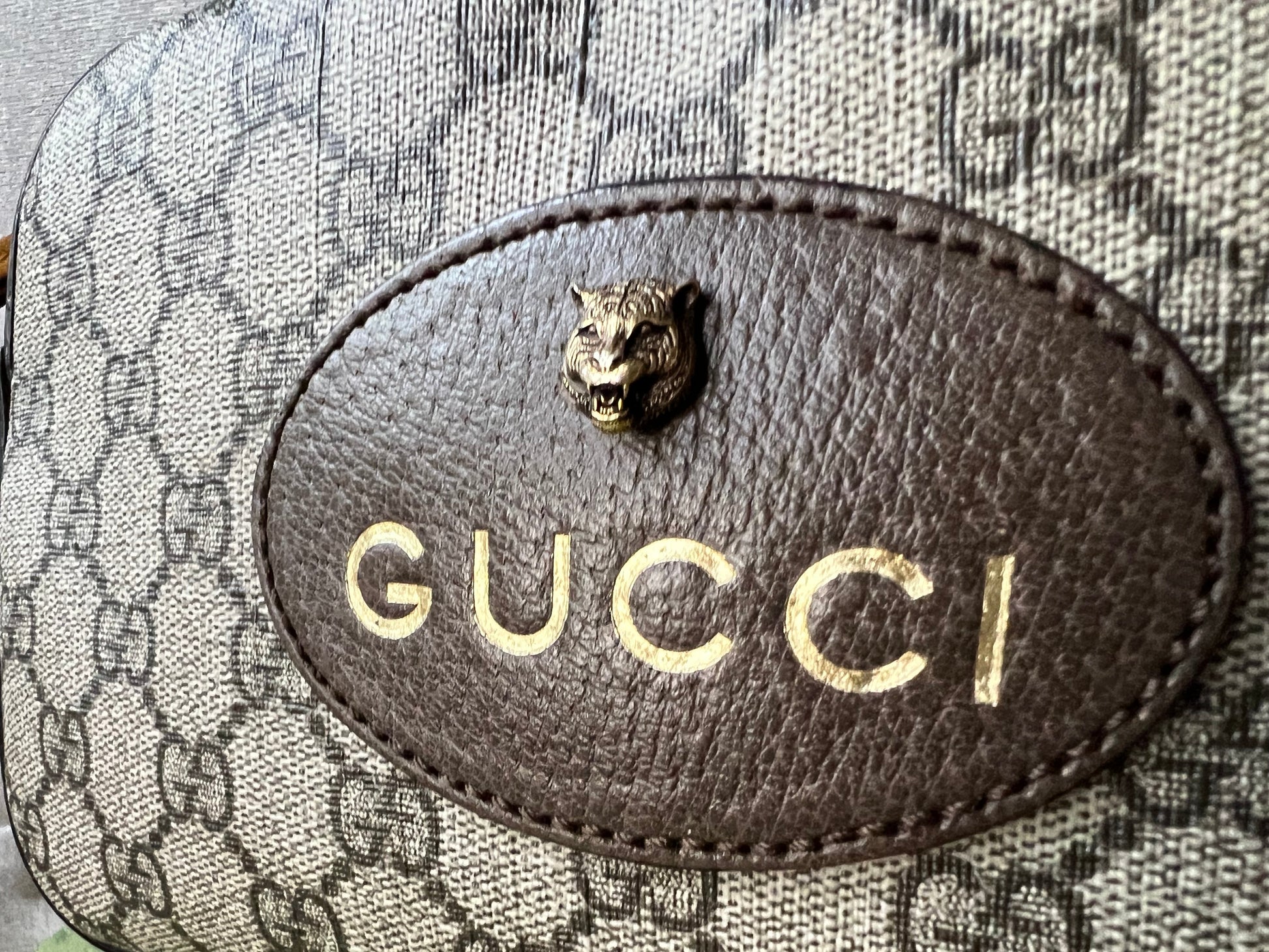Gucci Neo GG Supreme Messenger Bag (RRP £1060)
