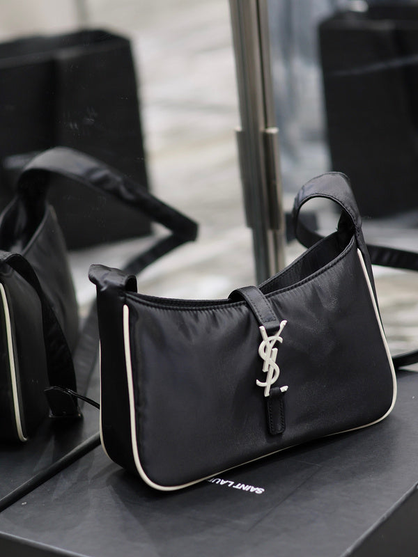 Yves Saint Laurent - Bags