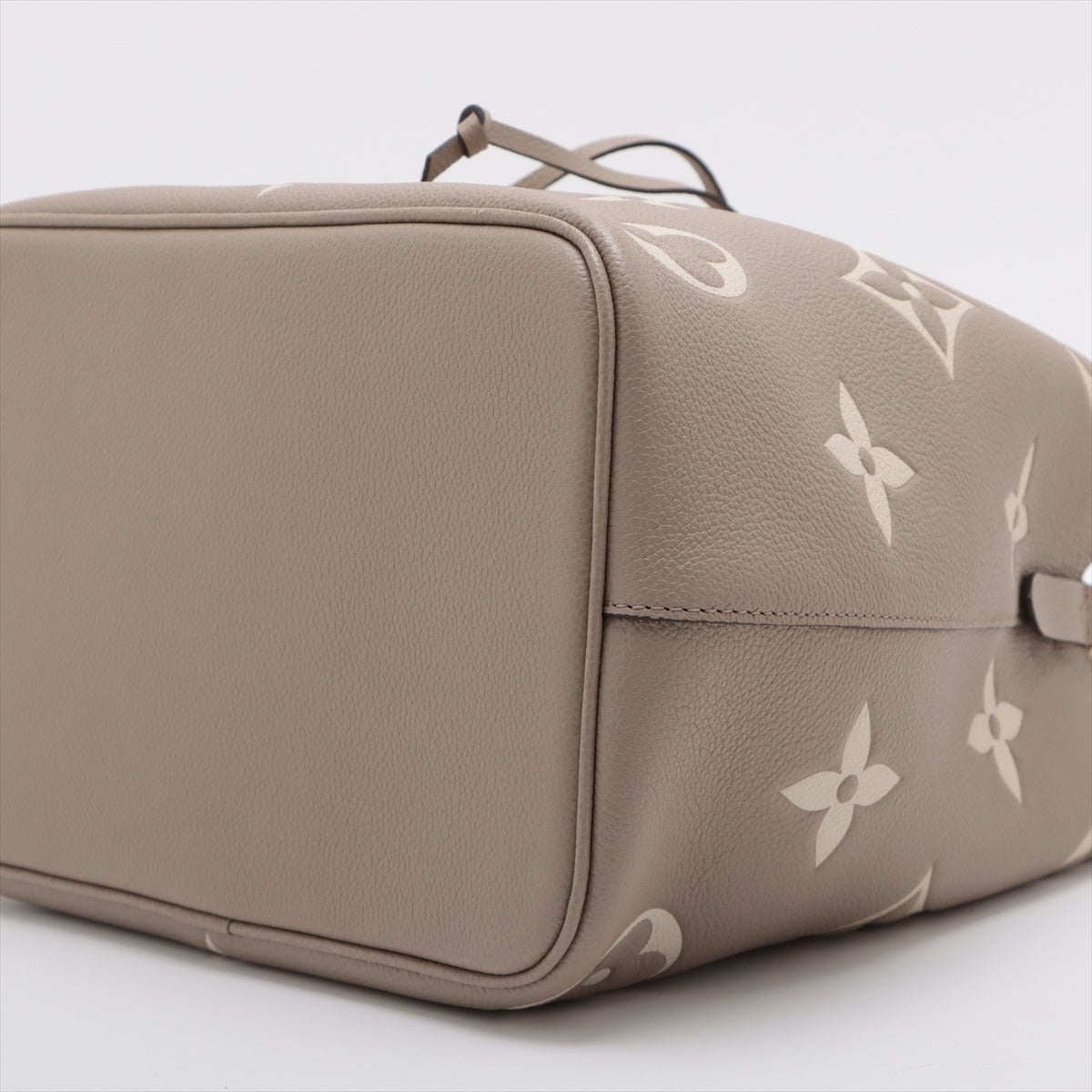 Louis Vuitton Tourterelle Bicolour Monogram Empreinte Leather NeoNoe MM [Rented Out)