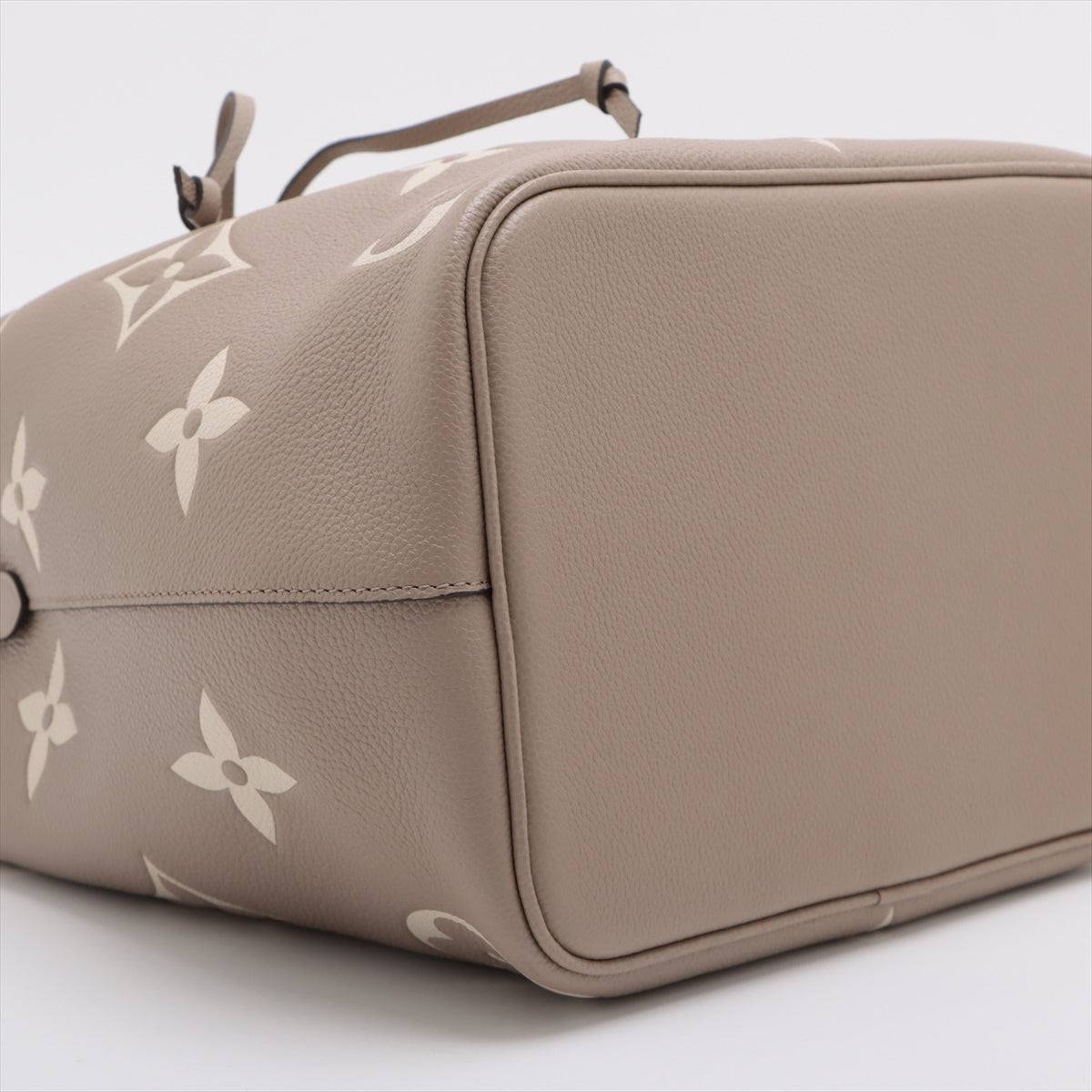 Louis Vuitton Tourterelle Bicolour Monogram Empreinte Leather NeoNoe MM [Rented Out)