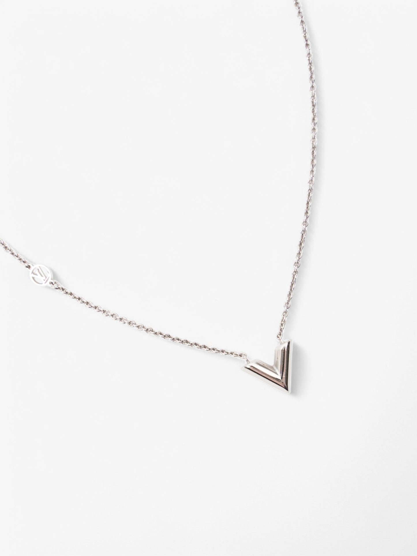 Louis Vuitton Essential V Necklace Silver Gold Plated 45cm
