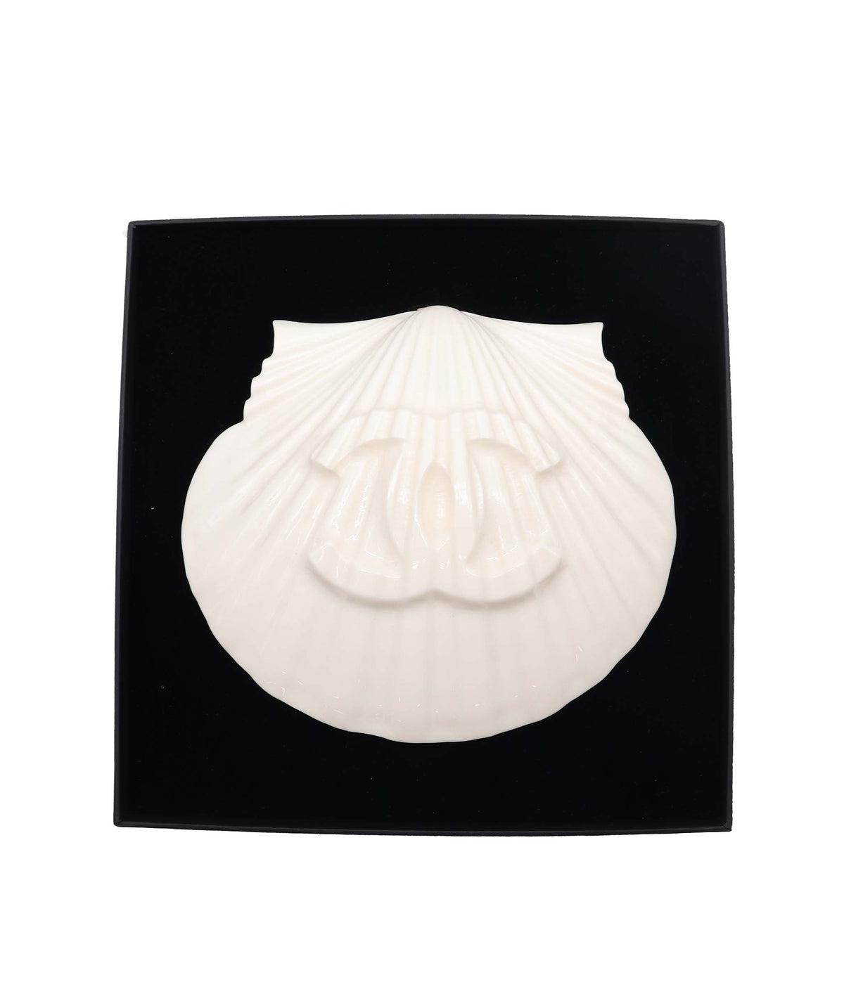 Chanel shell minaudiÃ¨re clutch