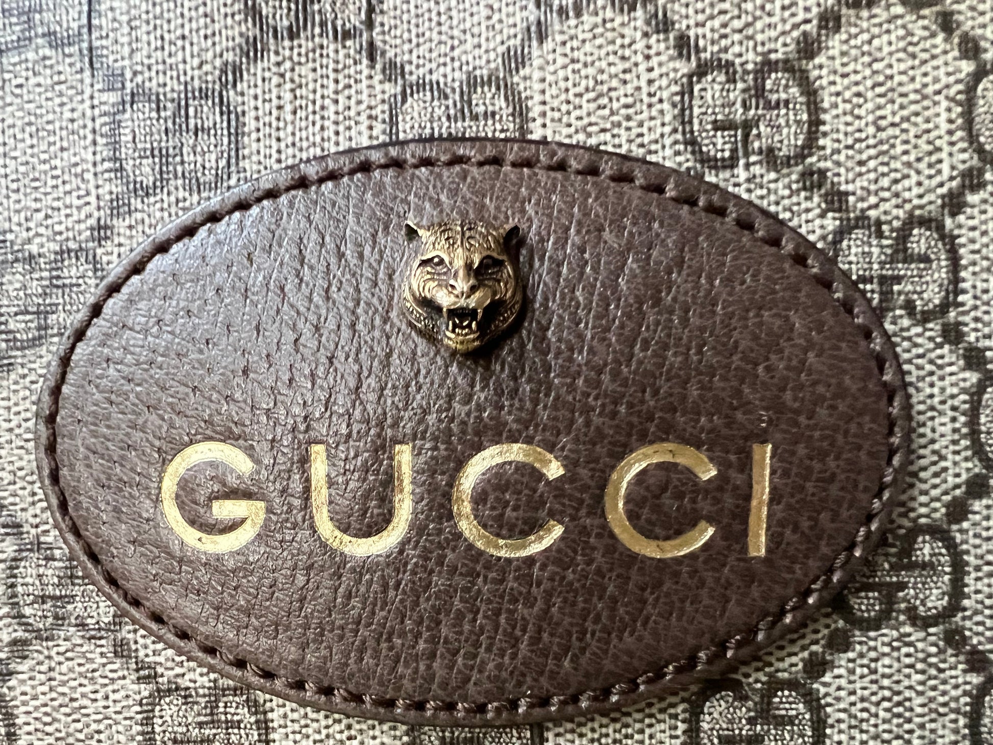 Gucci Neo GG Supreme Messenger Bag (RRP £1060)