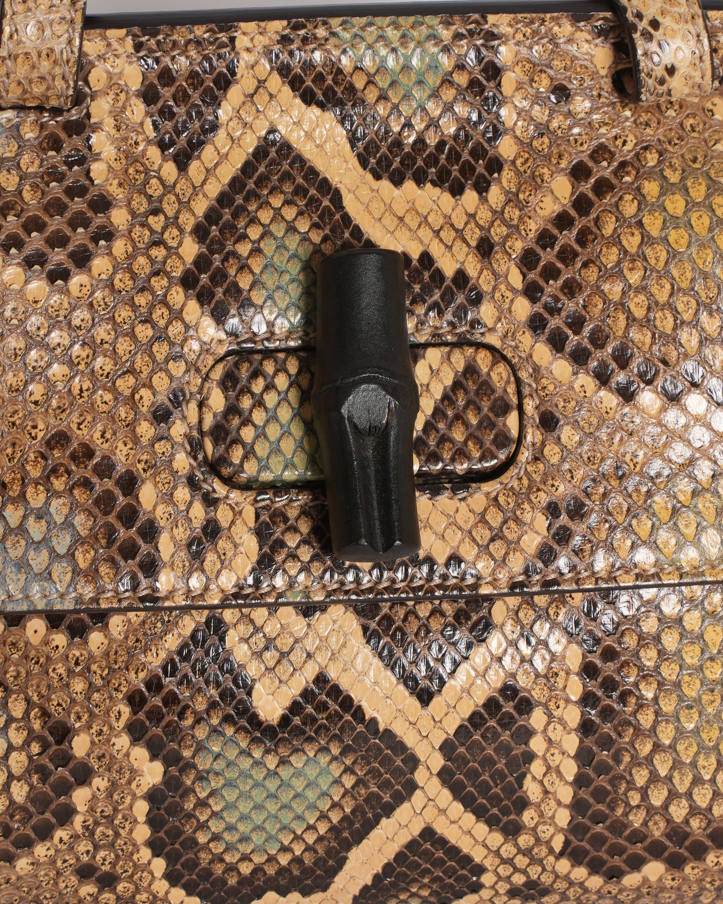 Gucci Lou Twist Leather Top Handle Handbag