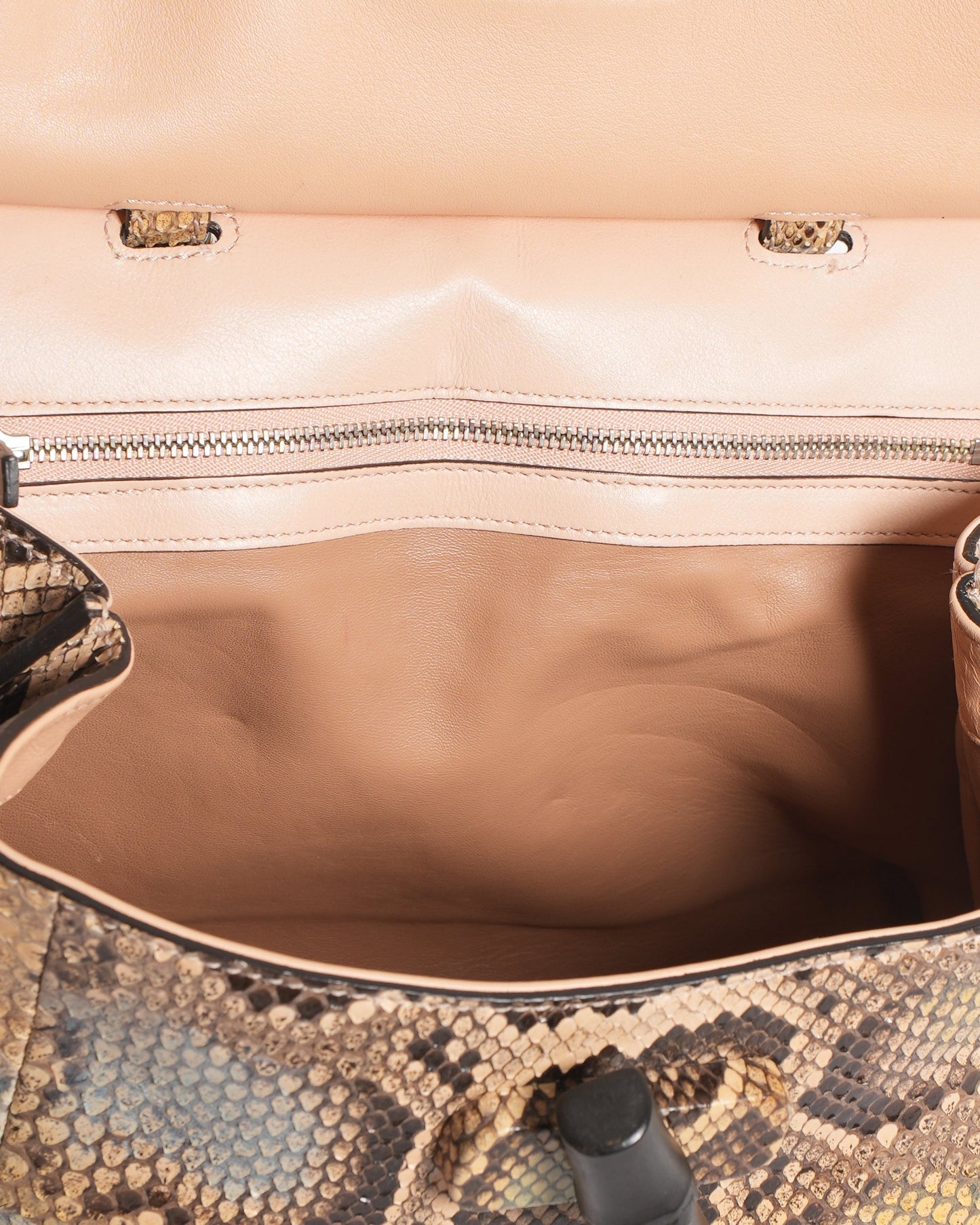 Gucci Lou Twist Leather Top Handle Handbag