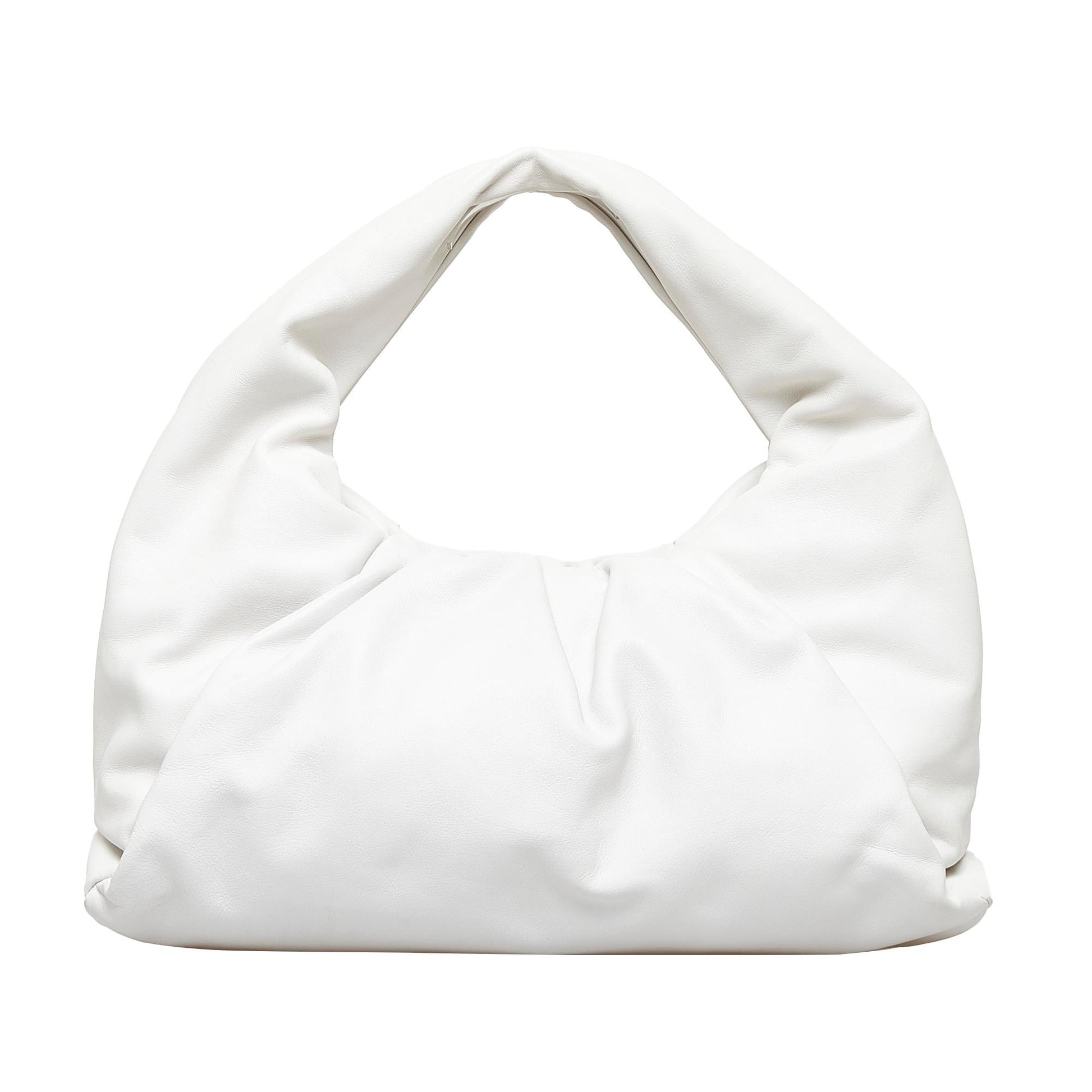 Luxury Bottega Veneta Medium The Shoulder Pouch (SHG-CPPnWy)