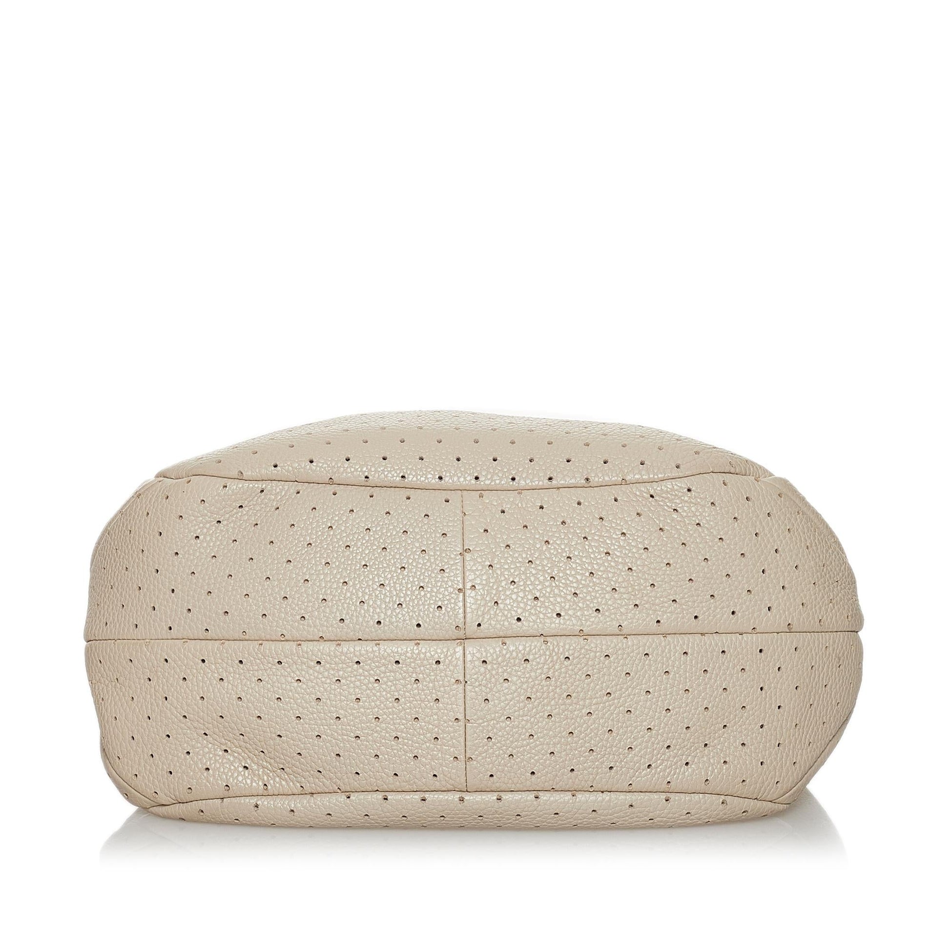 Luxury Bottega Veneta Perforated Leather Shoulder Bag (SHG-31236)
