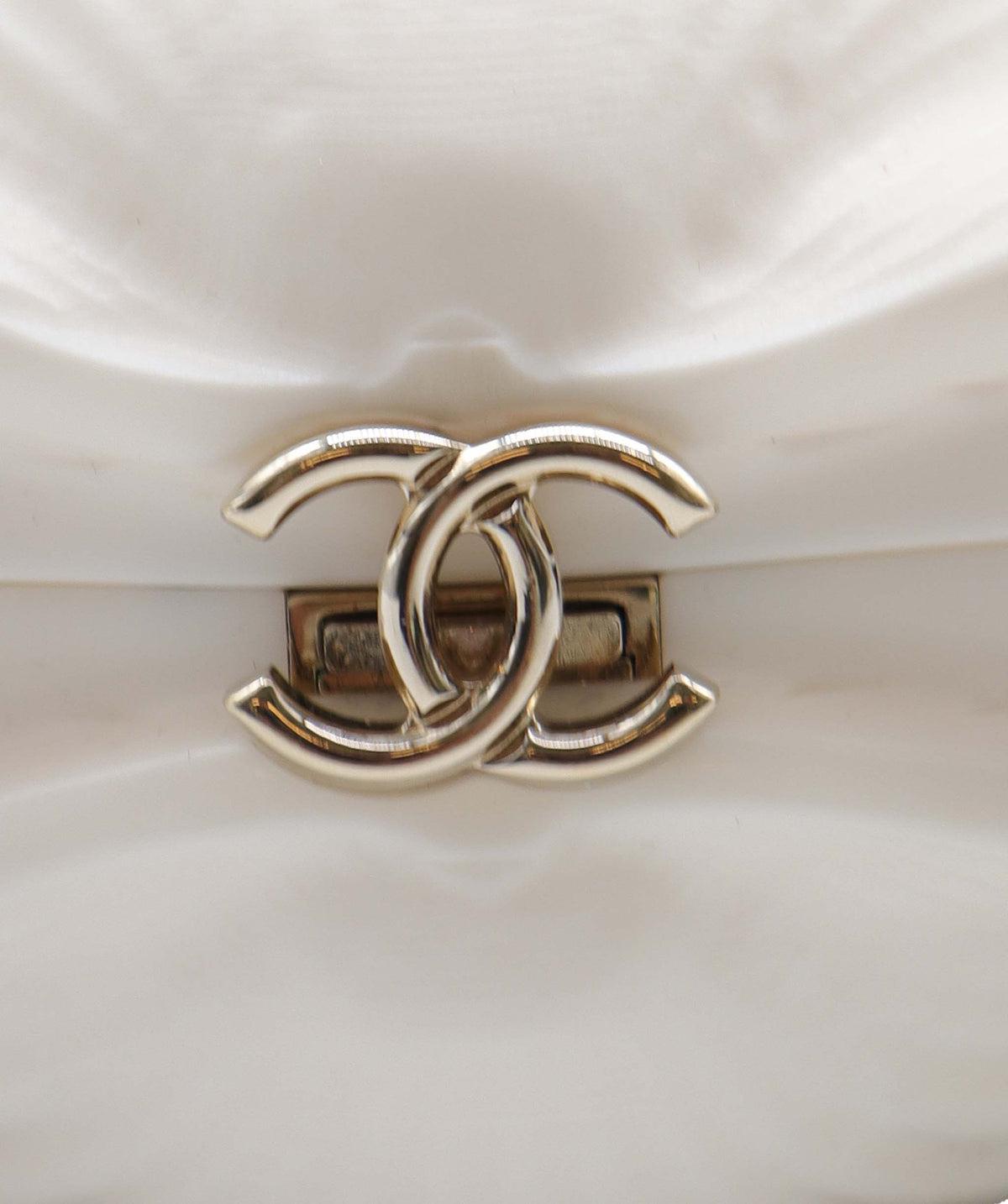 Chanel shell minaudiÃ¨re clutch