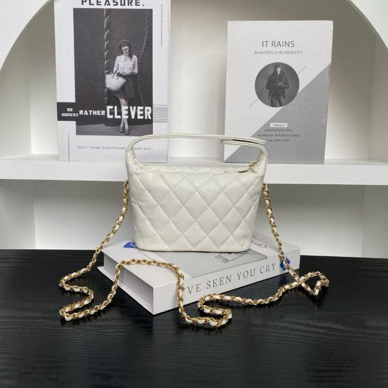 Chanel C Hand Bag BG0525112