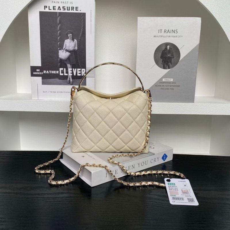 Chanel Coco crush Handle Bag BG0525097