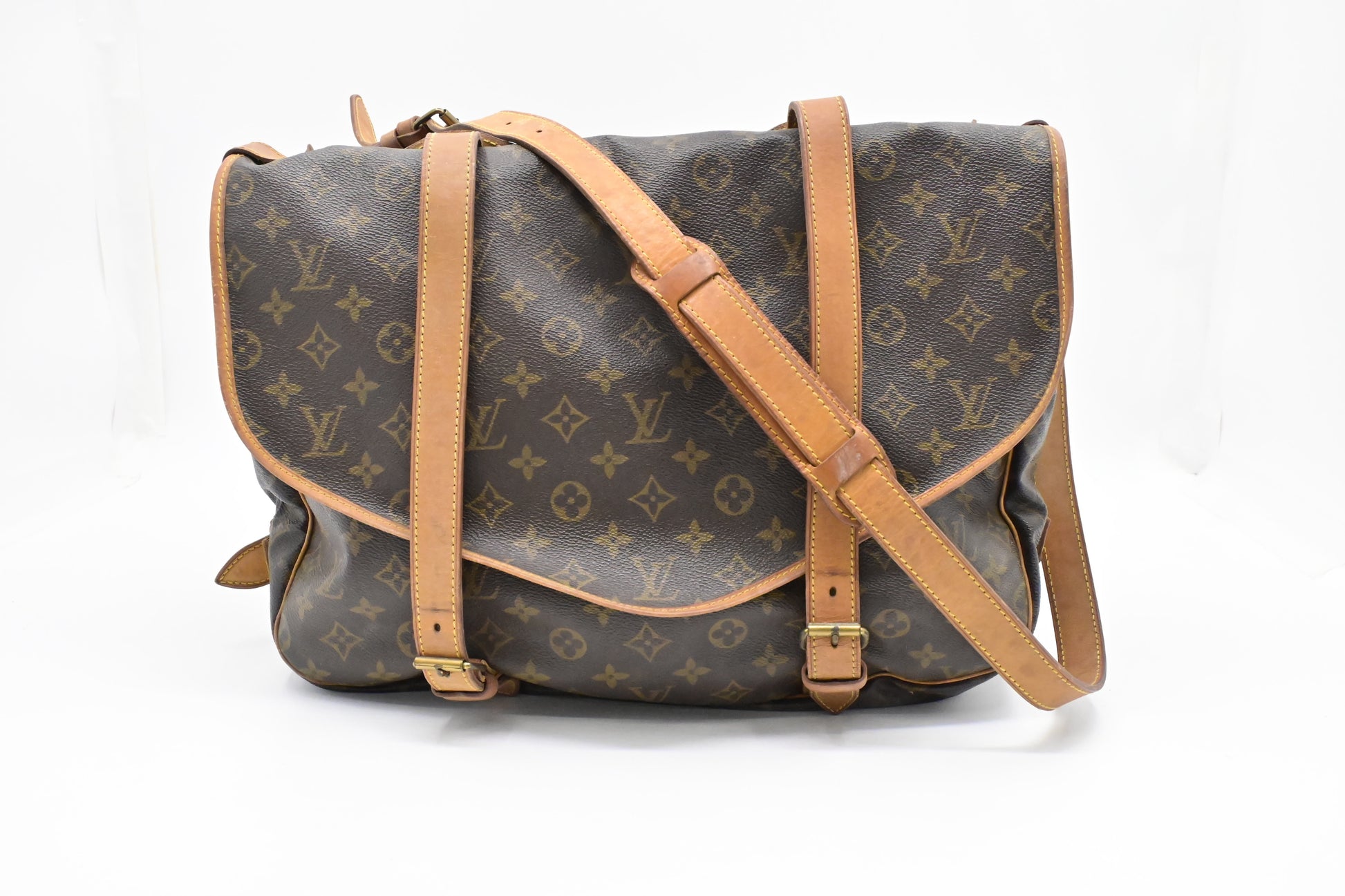 Louis Vuitton Saumur 43 in Monogram Canvas