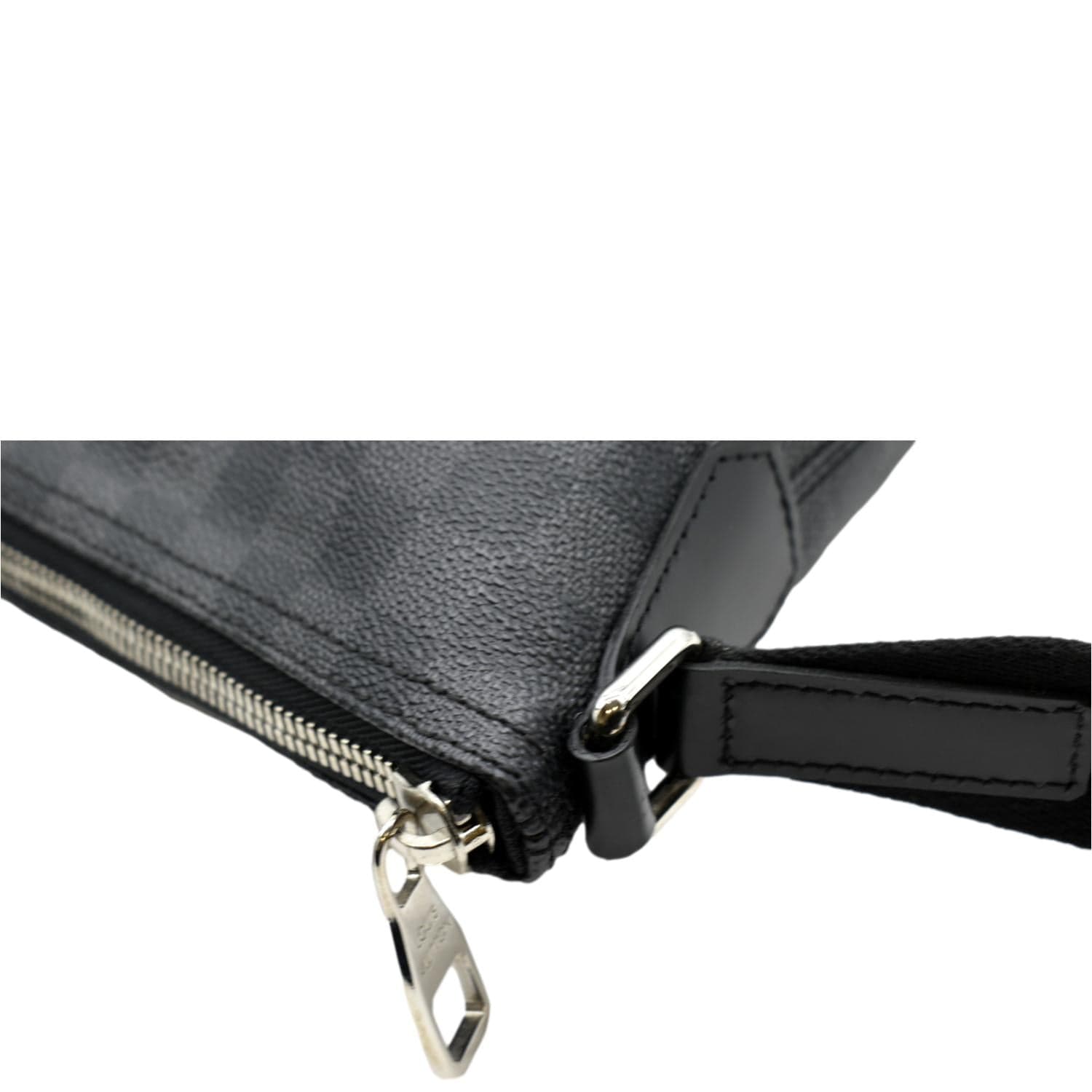 LOUIS VUITTON Mick Damier Graphite Messenger Crossbody Bag Black