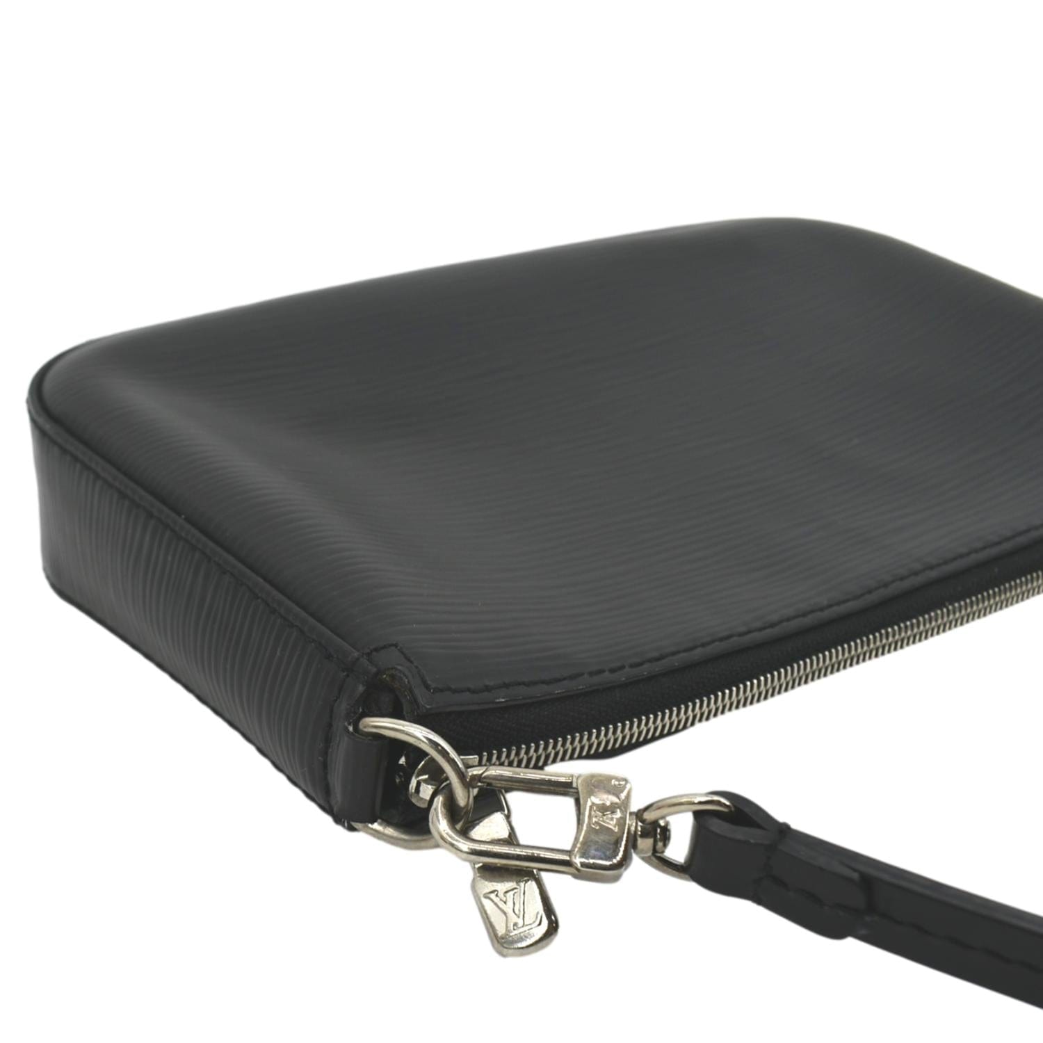 LOUIS VUITTON Pochette Accessoires Epi Leather Shoulder Bag Noir Black