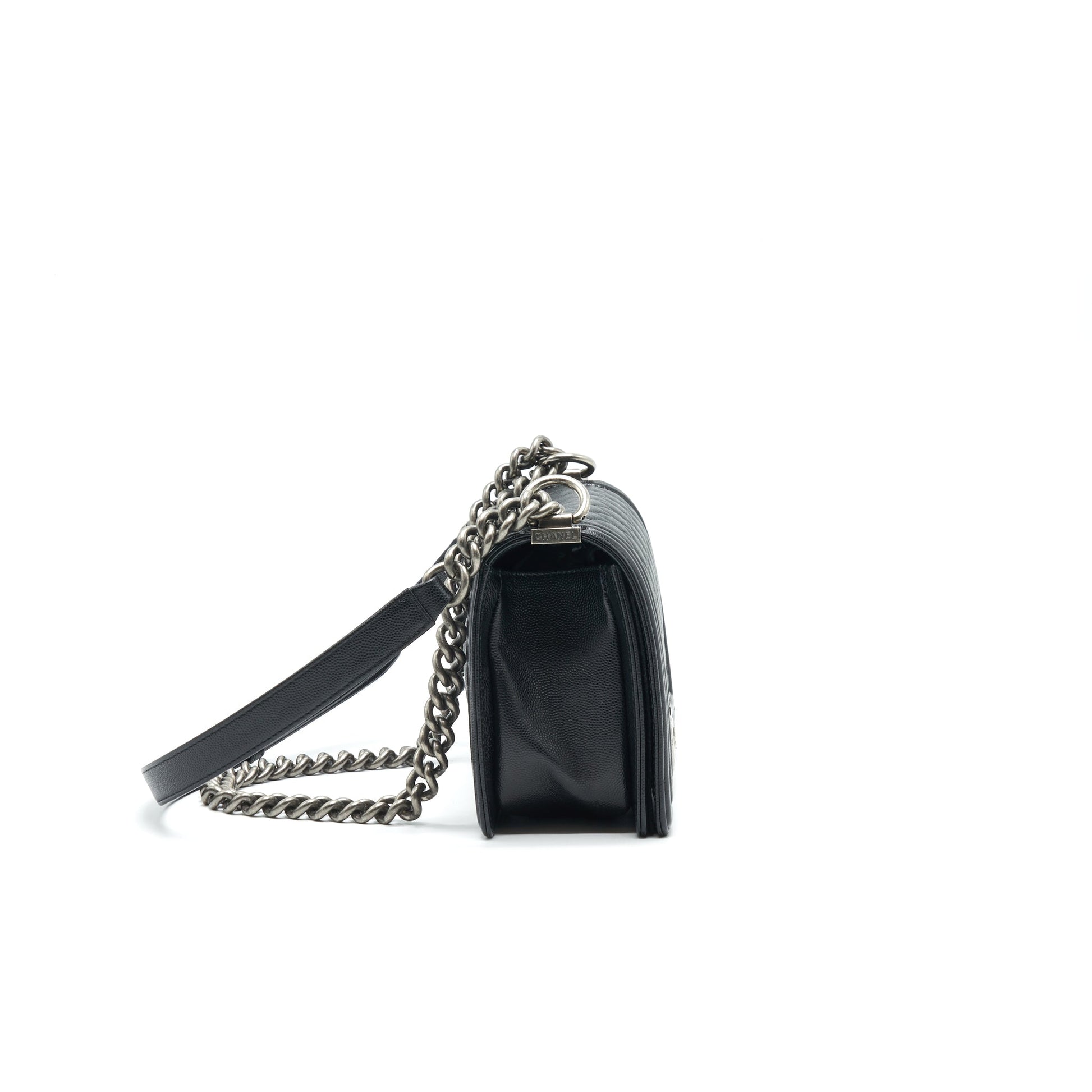 CHANEL MEDIUM BOY CHANEL HANDBAG CAVIAR BLACK