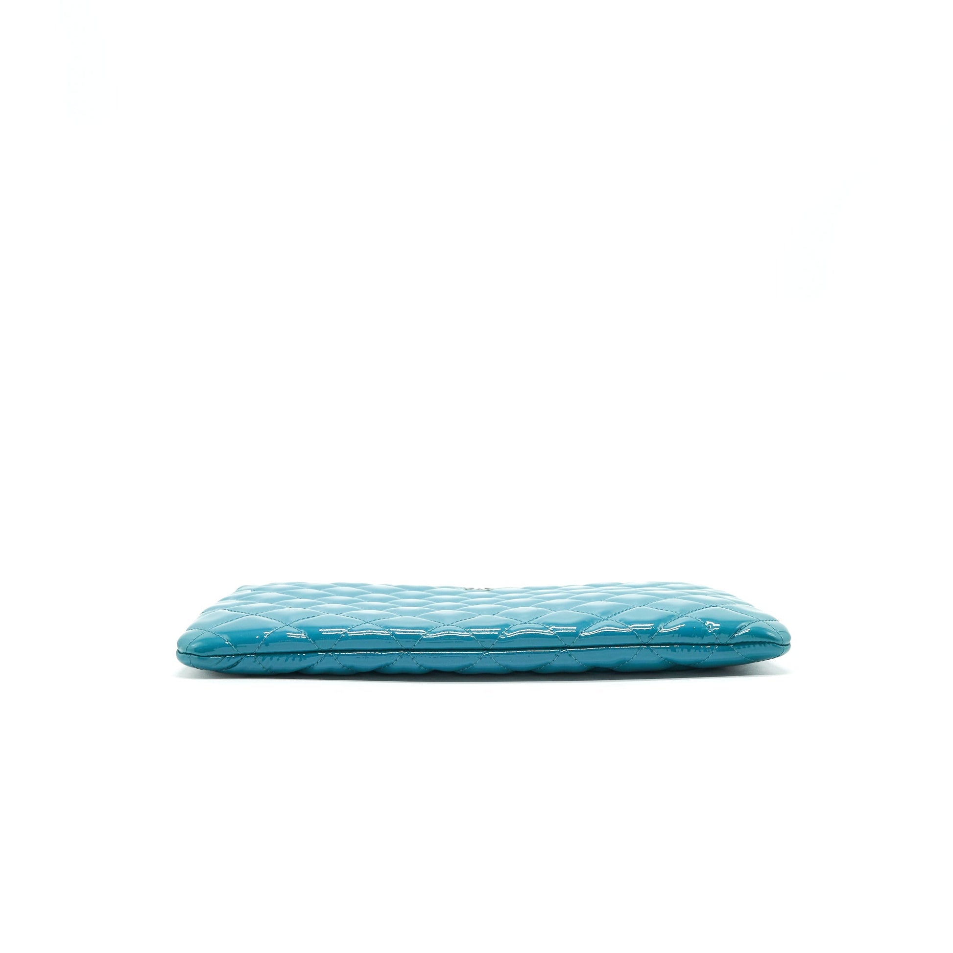 CHANEL QUILTED LEATHER CLUTCH BAG IN PATENT BLUE