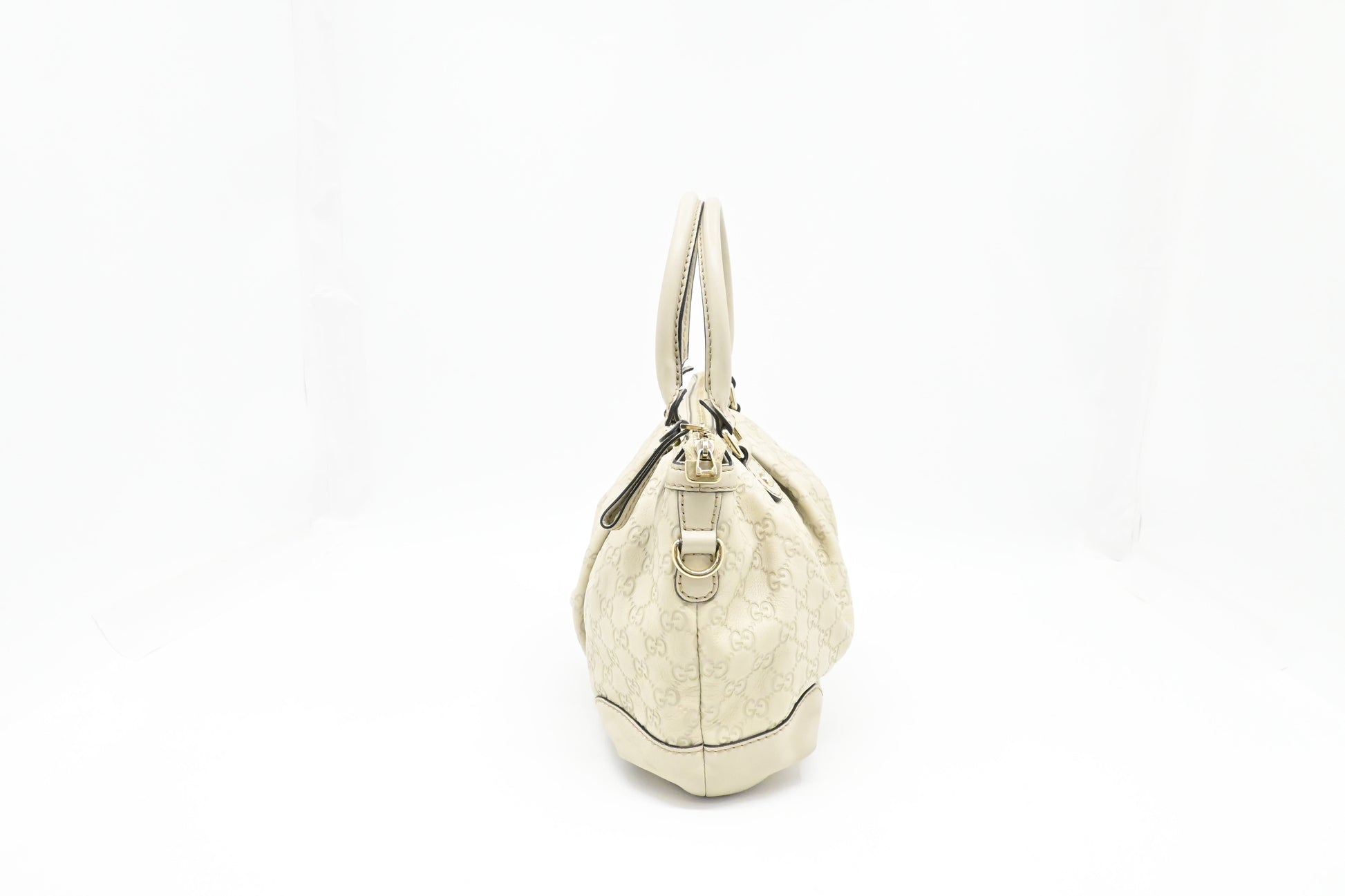 Gucci Sukey Handbag in Cream Guccissima Leather