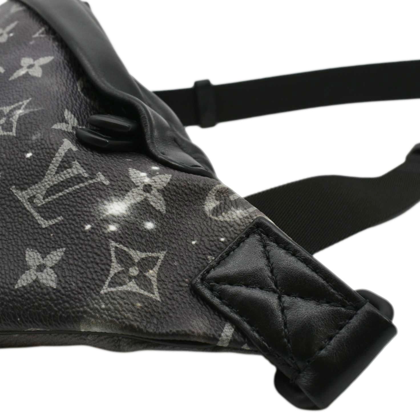 LOUIS VUITTON Discovery Monogram Galaxy Bumbag Black