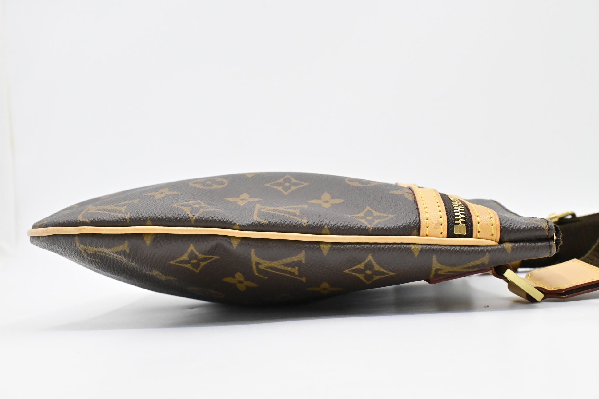 Louis Vuitton Pochette Bosphore in Monogram Canvas