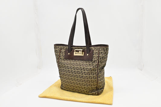 Fendi Shoulder Bag in Zucchino Canvas