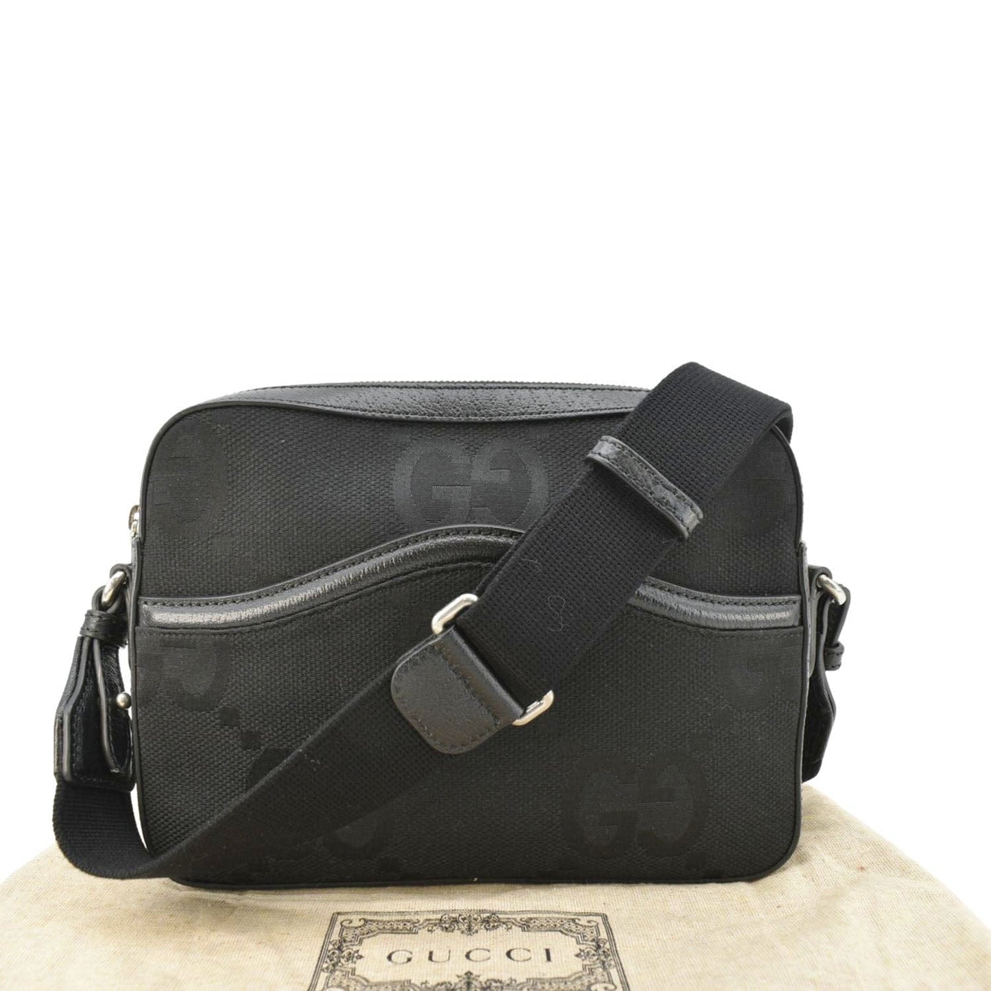 GUCCI jumbo GG Canvas Messenger Bag Black 675891