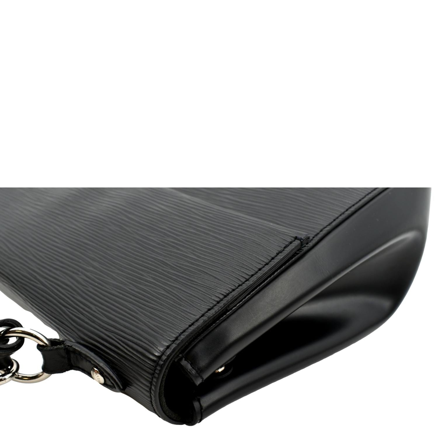 LOUIS VUITTON Cluny MM Epi Leather Shoulder Bag Black