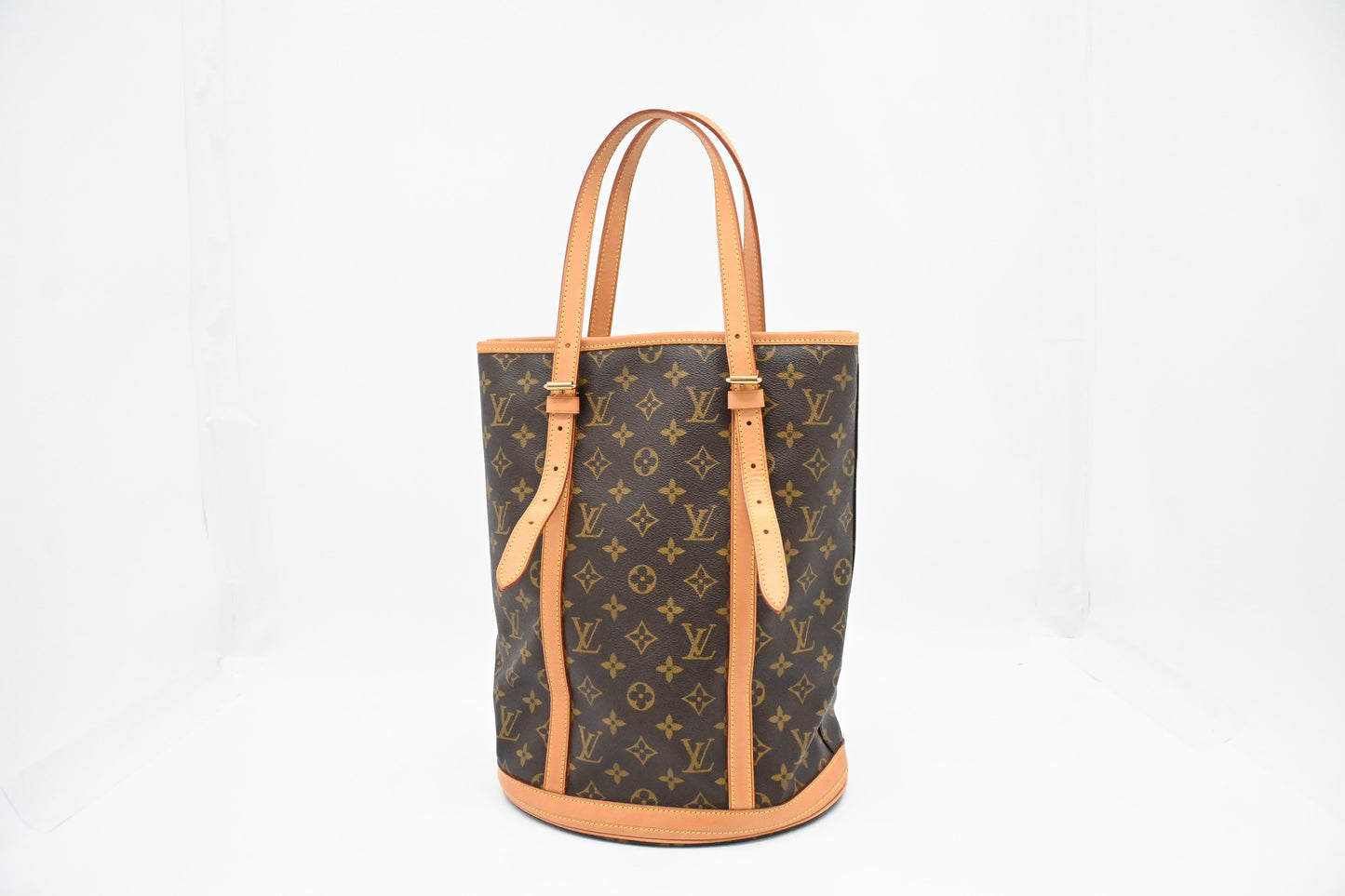 Louis Vuitton Bucket GM in Monogram Canvas