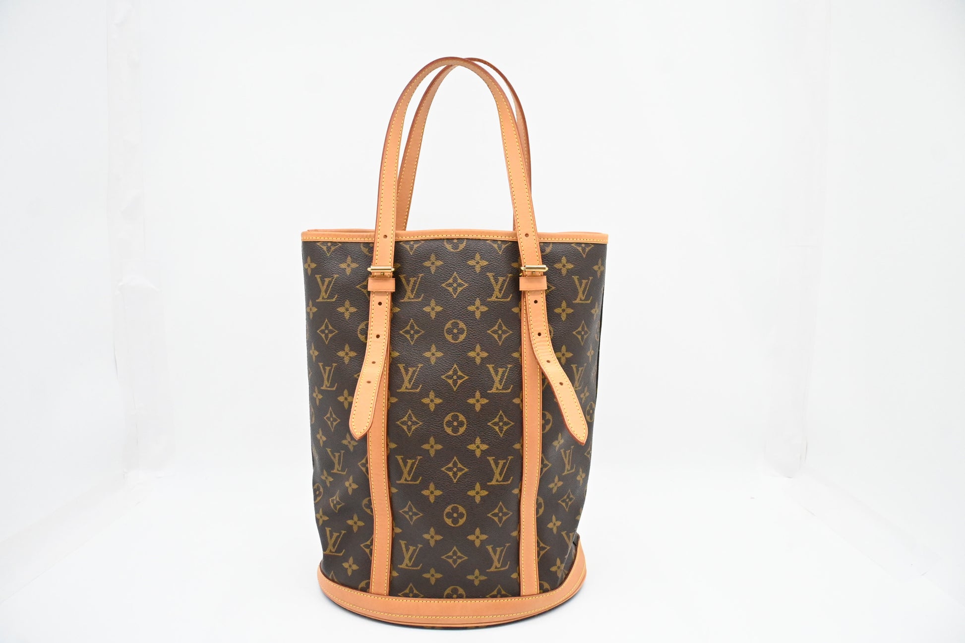 Louis Vuitton Bucket GM in Monogram Canvas