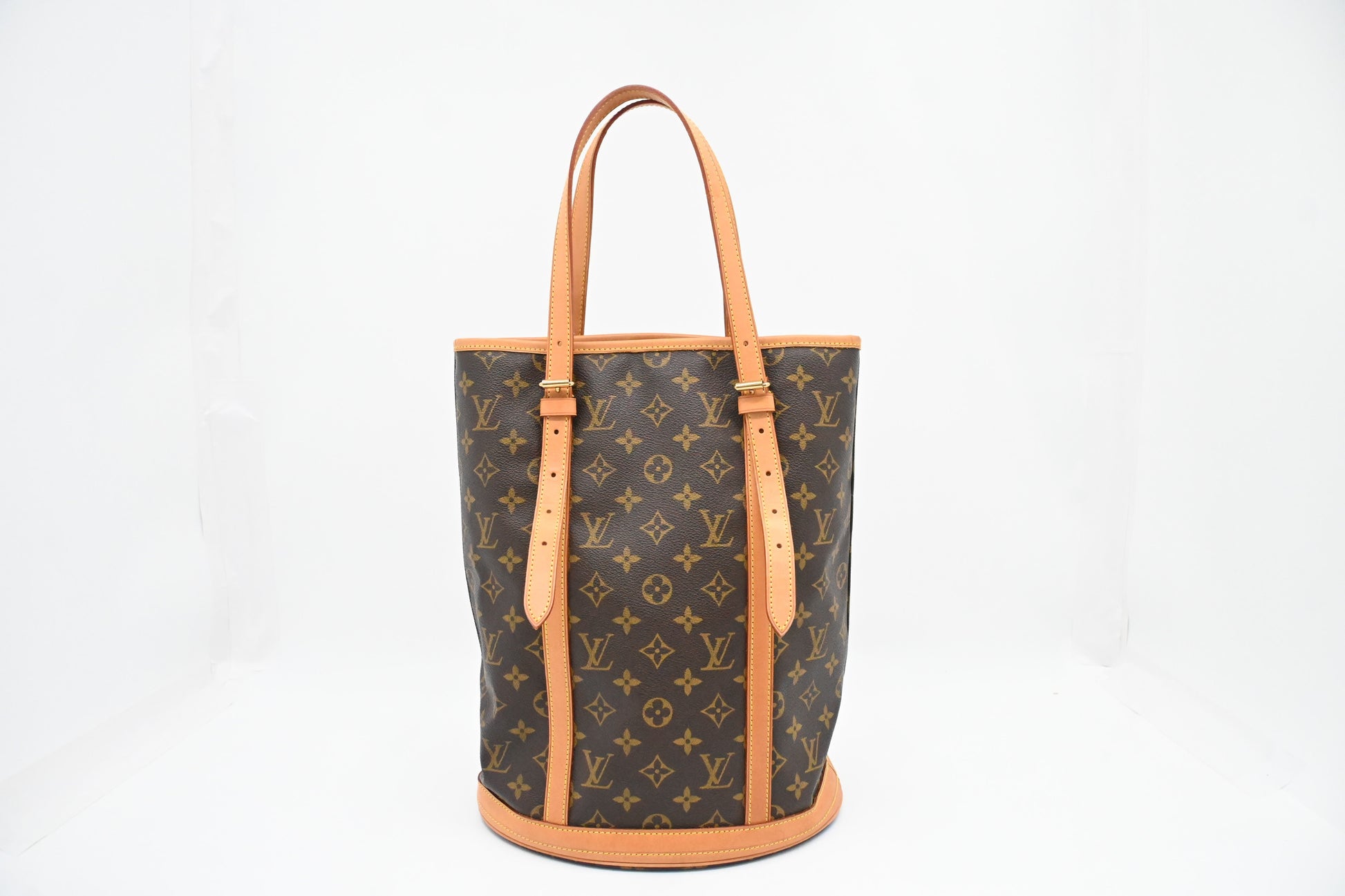 Louis Vuitton Bucket GM in Monogram Canvas