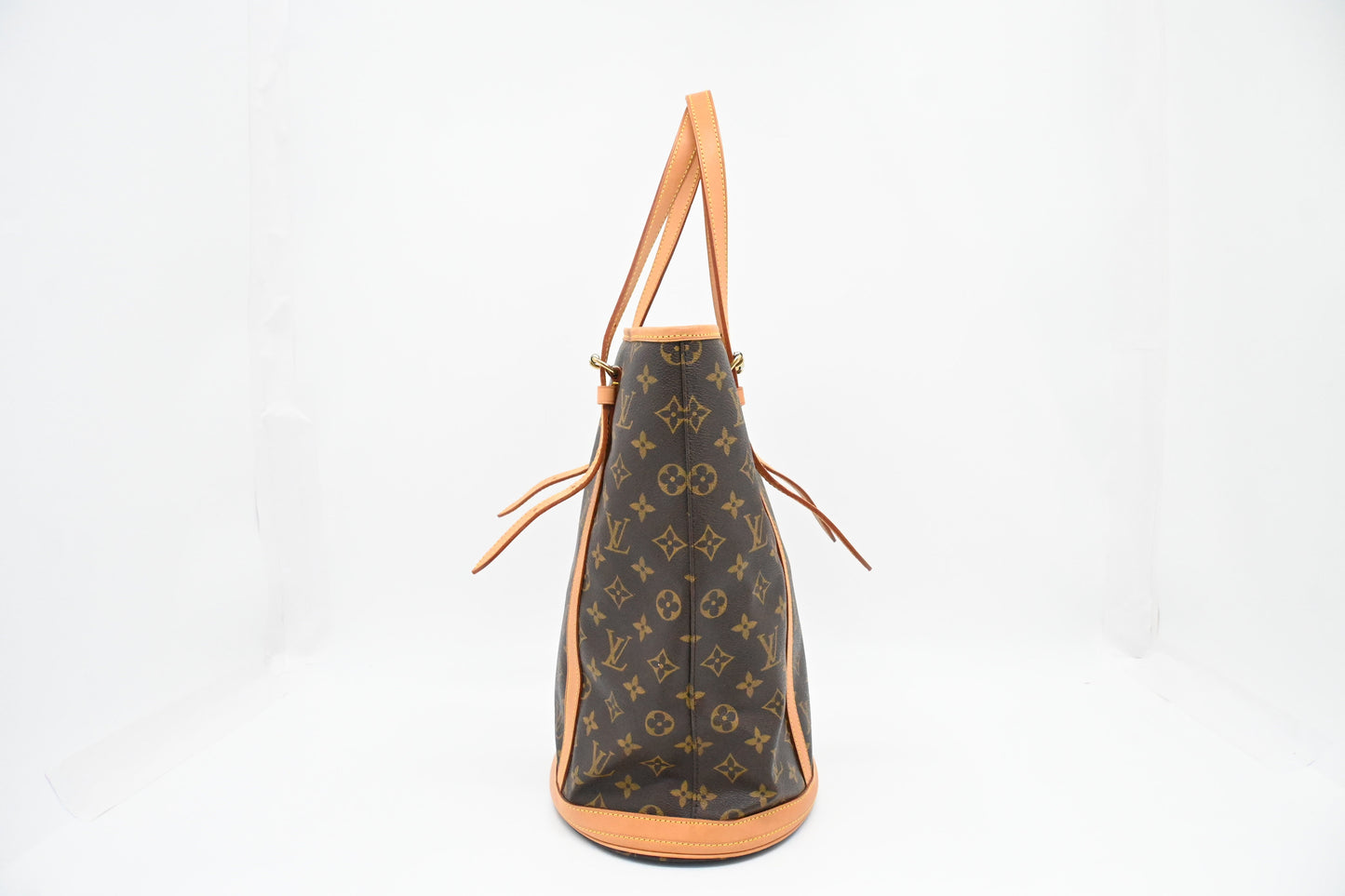 Louis Vuitton Bucket GM in Monogram Canvas