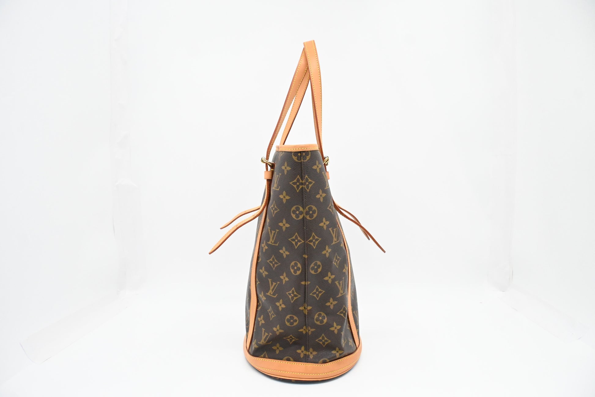 Louis Vuitton Bucket GM in Monogram Canvas