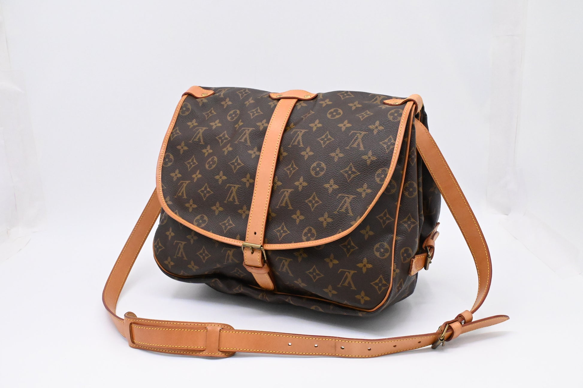 Louis Vuitton Saumur 35 in Monogram Canvas