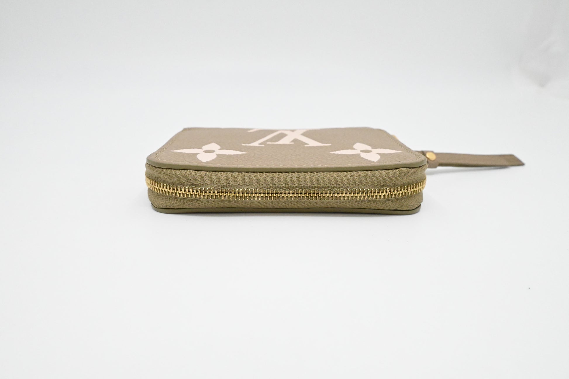 Louis Vuitton Bicolor Zippy Wallet in Olive Green Leather