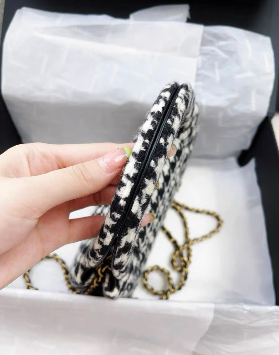 CHANEL 24A o Kelly Black & White Houndstooth Tweed Bag - Brand New