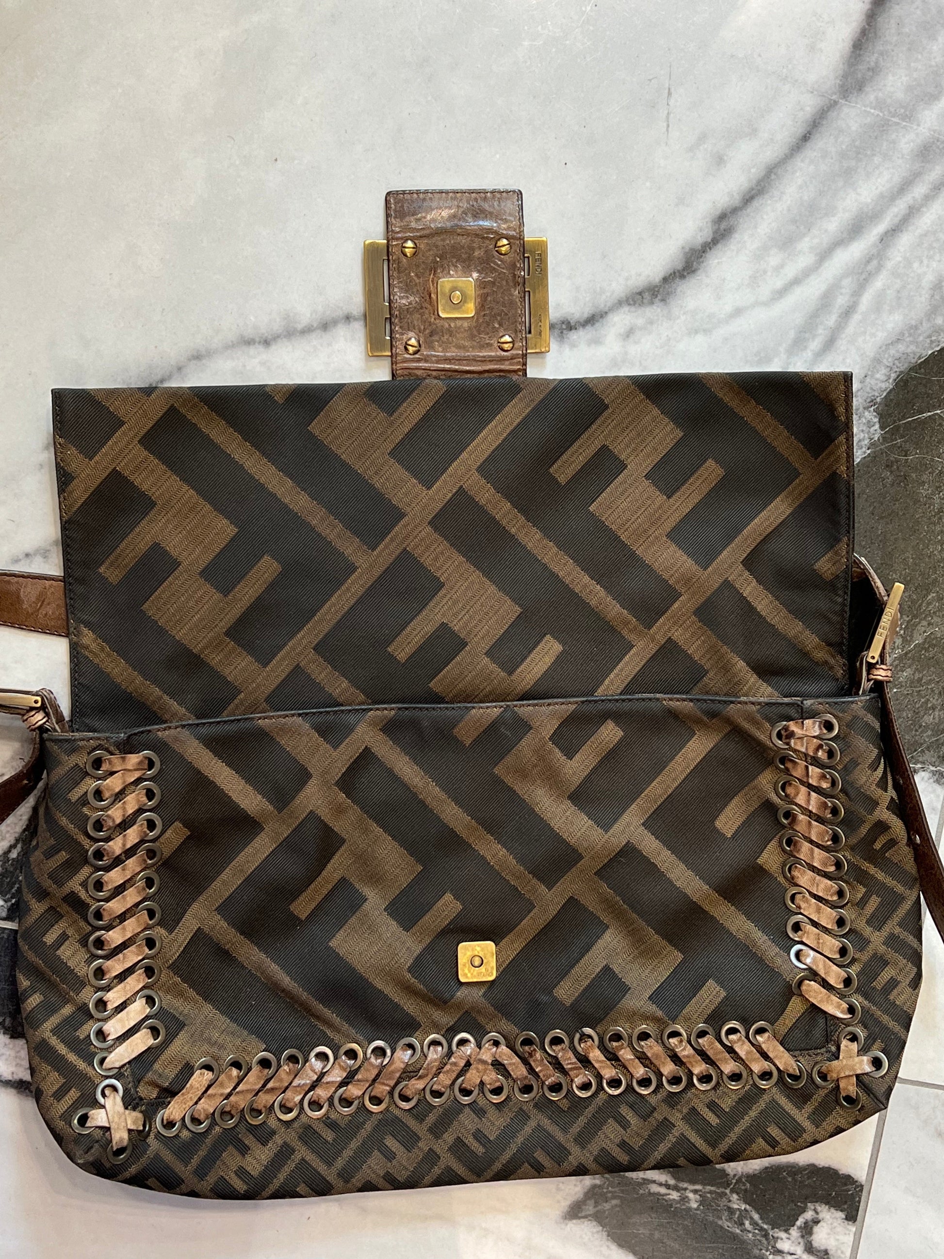 FENDI MAXI BAGUETTE SHOULDER BAG