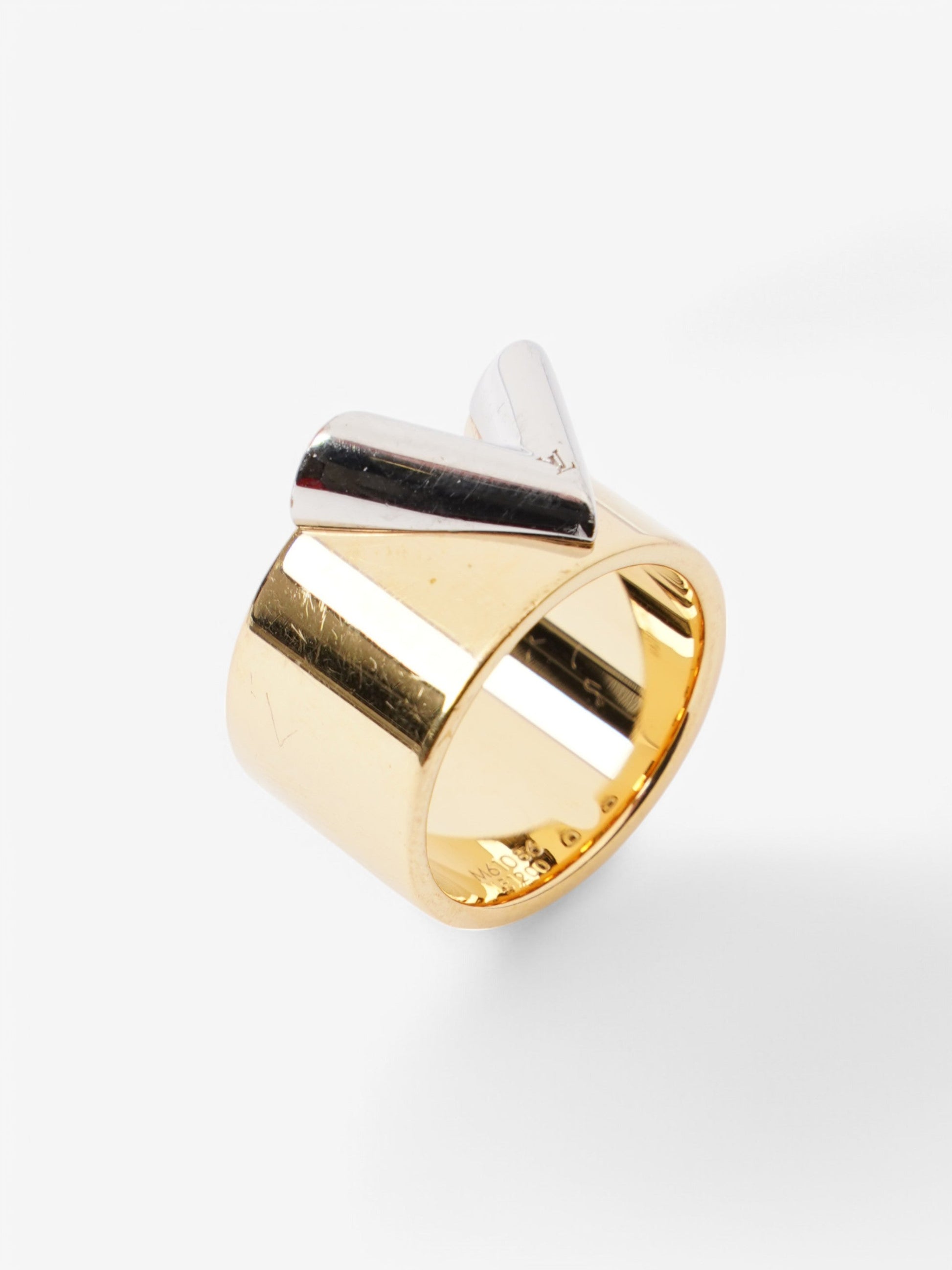 Louis Vuitton Essential V Ring Gold Base Metal L