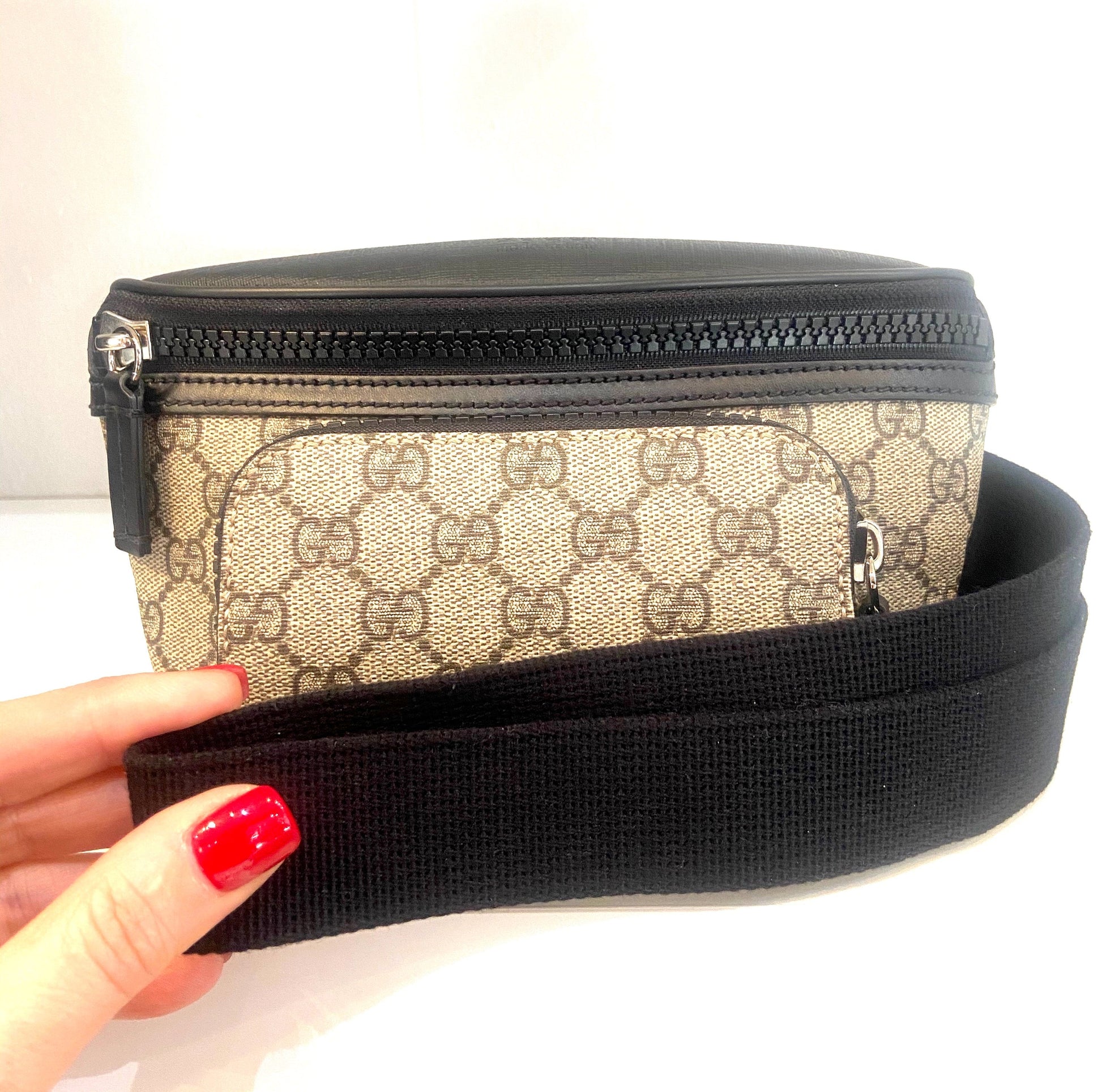 GUCCI GG SUPREME MONOGRAM BELT BAG
